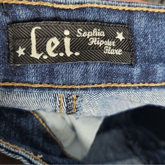 L.E.I. Sophia hipster flare blue factory fading jeans size 7 shirt - Picture 3 of 9